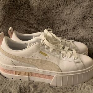 Puma Women's White, pink and gold low rise sneakers, size 9.5.